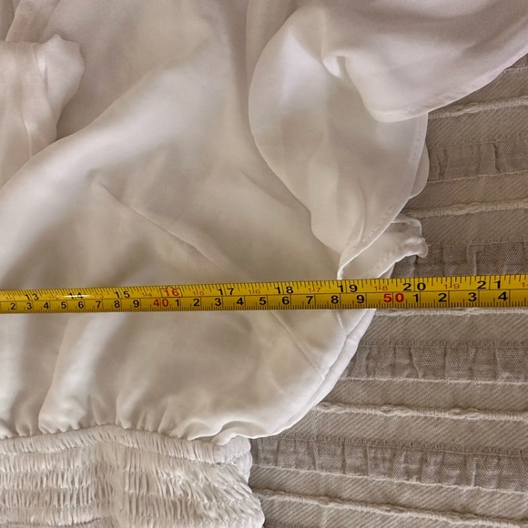 NWT white faux wrap flutter sleeve dress - Picture 6 of 6